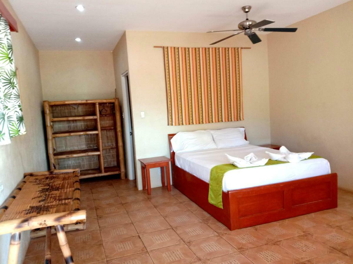 Islandia Beach Resort Siquijor Exterior photo
